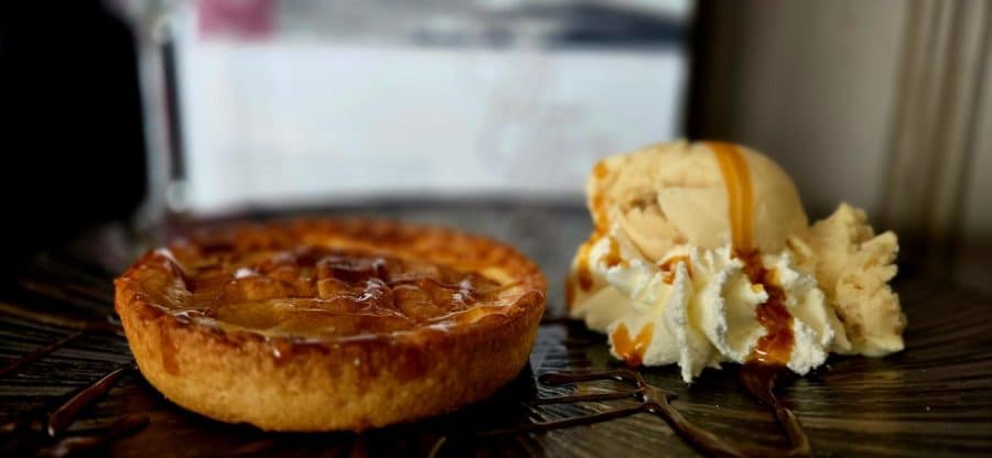 tarte-aux-pommes-avec-glace-canelle